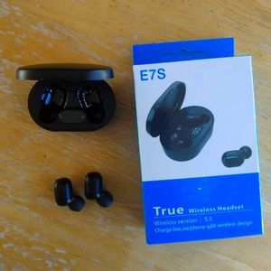 Wireless earbuds